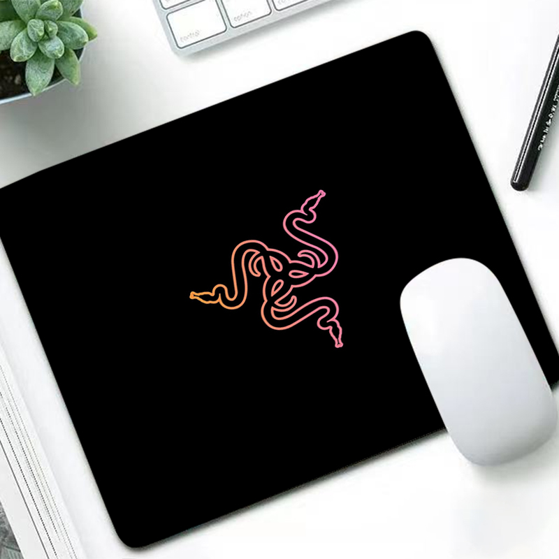 Laptop Accessories And Parts - Razer Lüks Mouse Pad Anime Oyuncu